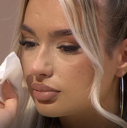 Naomi izbucnește în lacrimi după camera roșie cu Dorobanțu! Relația concurenților este în PERICOL: „Nu e ușor” Naomi izbucnește în lacrimi după camera roșie cu Dorobanțu! Relația concurenților este în PERICOL: „Nu e ușor”
